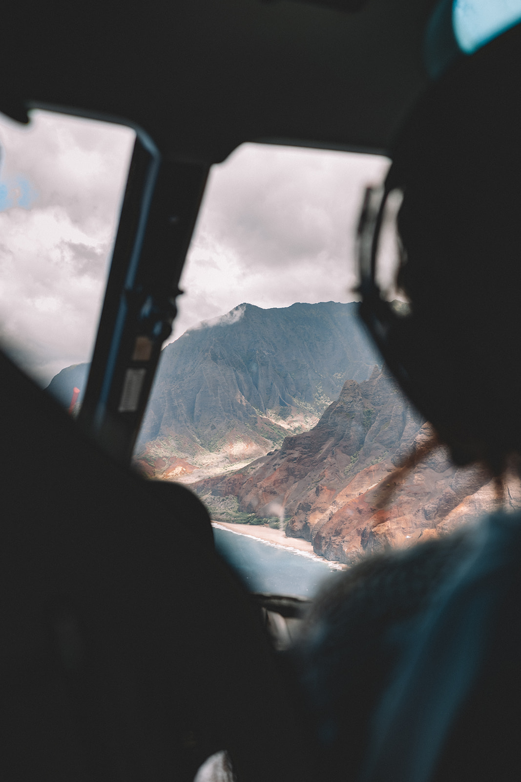 Kaua'i Helicopter Elopement & Intimate Beach Cermony Kaua'i Helicopter Elopement & Intimate Beach Cermony