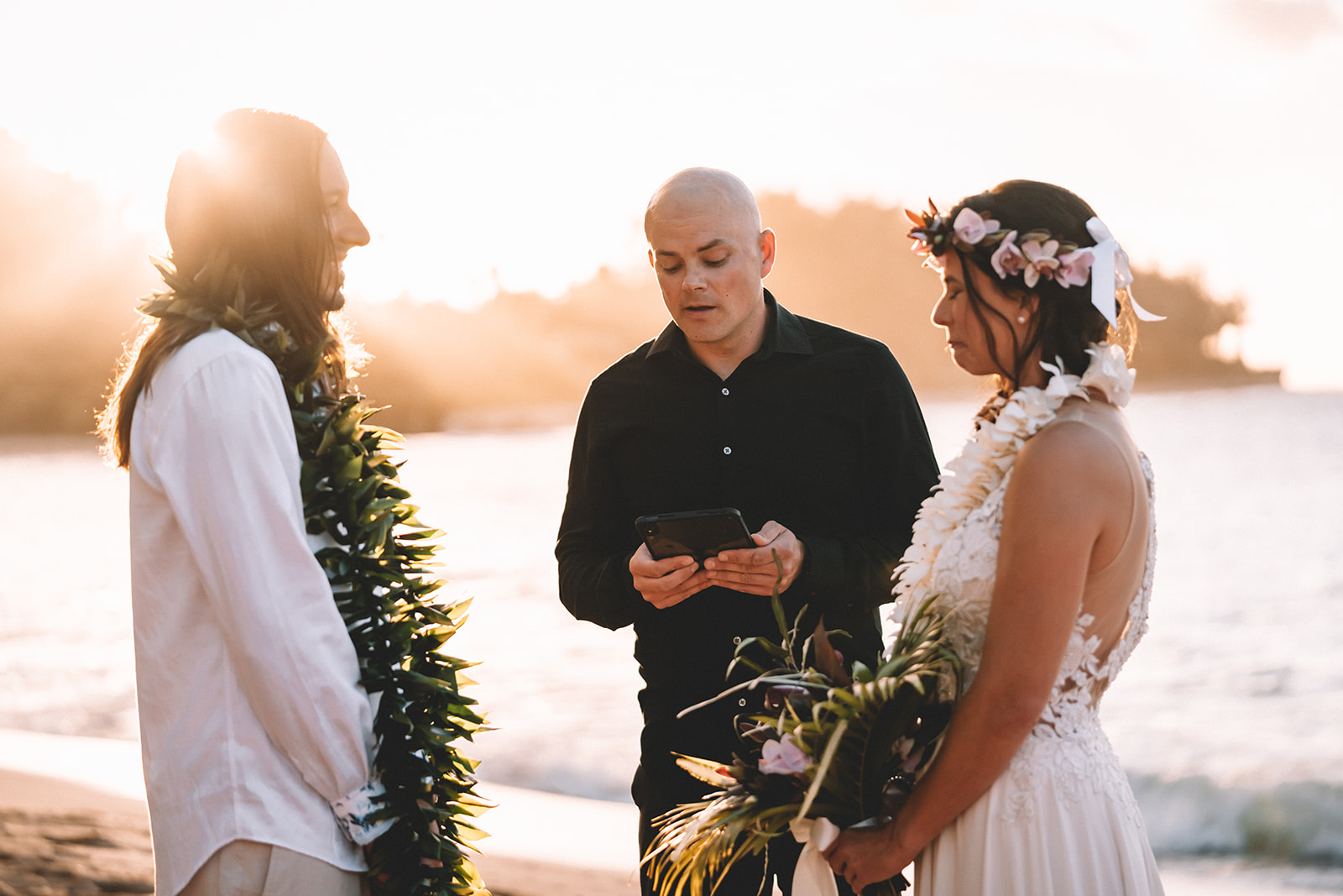 Kaua'i Helicopter Elopement & Intimate Beach Cermony Kaua'i Helicopter Elopement & Intimate Beach Cermony