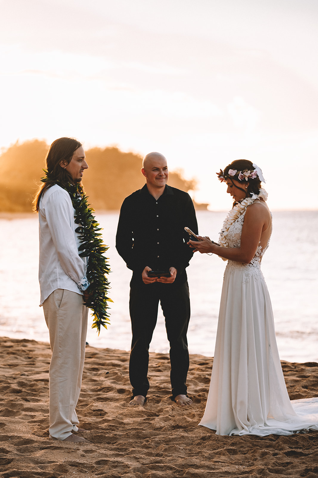 Kaua'i Helicopter Elopement & Intimate Beach Cermony Kaua'i Helicopter Elopement & Intimate Beach Cermony