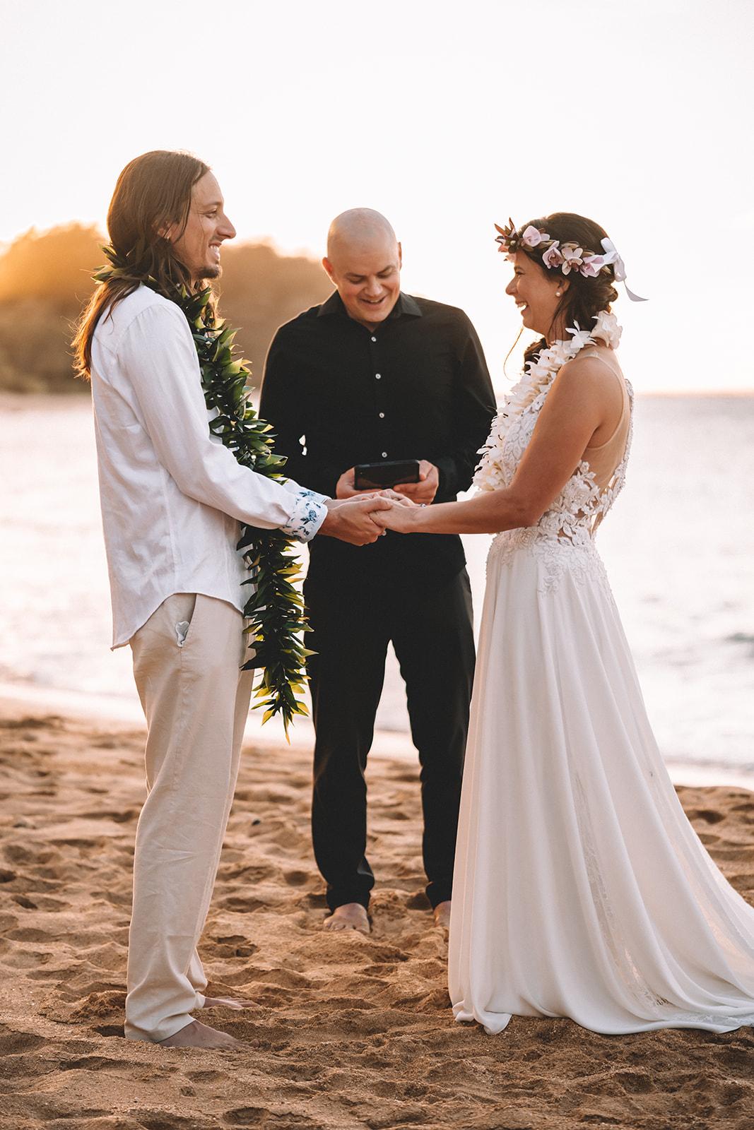 Kaua'i Helicopter Elopement & Intimate Beach Cermony Kaua'i Helicopter Elopement & Intimate Beach Cermony