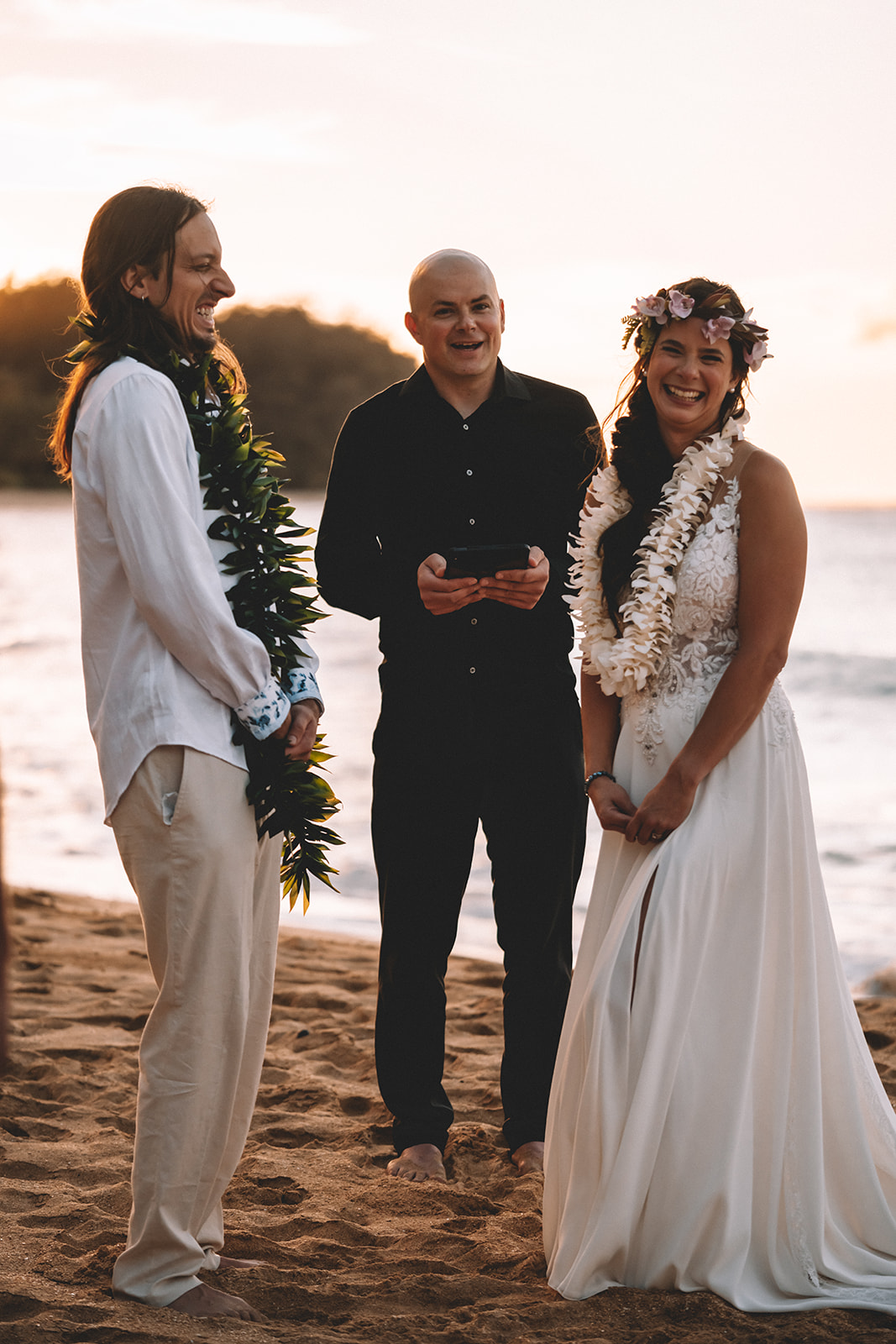 Kaua'i Helicopter Elopement & Intimate Beach Cermony Kaua'i Helicopter Elopement & Intimate Beach Cermony