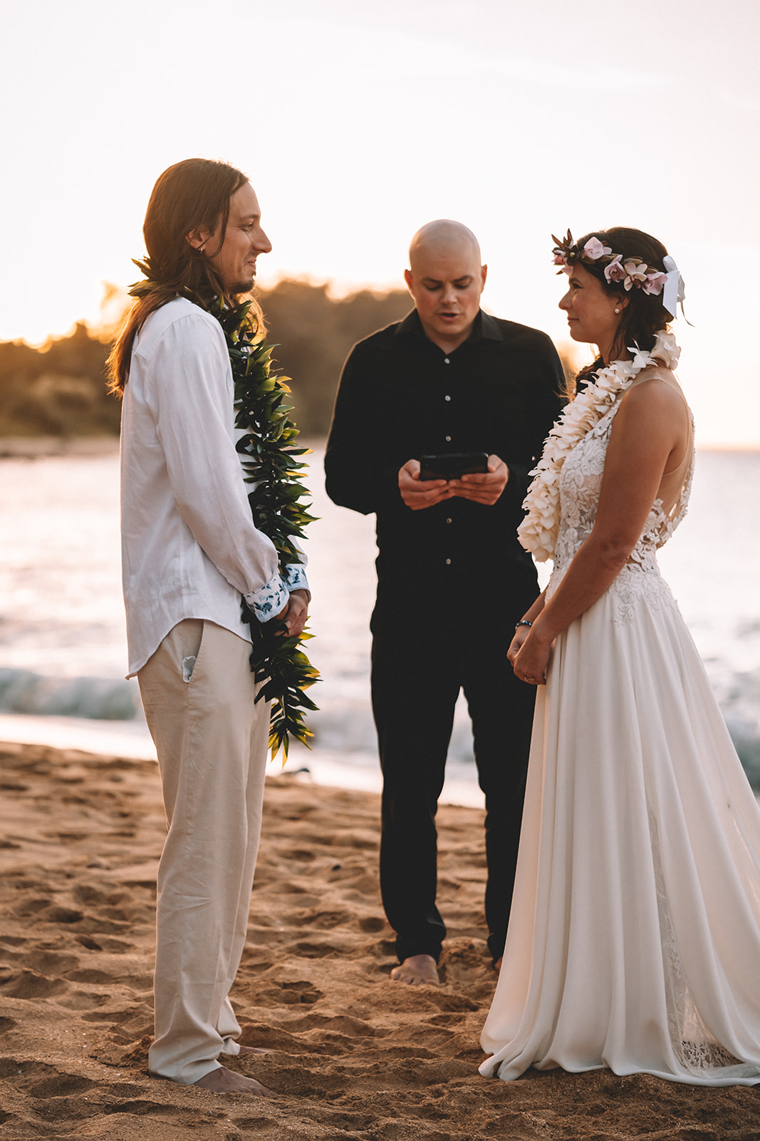 Kaua'i Helicopter Elopement & Intimate Beach Cermony Kaua'i Helicopter Elopement & Intimate Beach Cermony