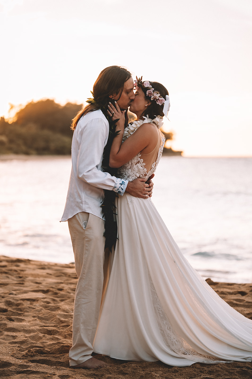 Kaua'i Helicopter Elopement & Intimate Beach Cermony Kaua'i Helicopter Elopement & Intimate Beach Cermony