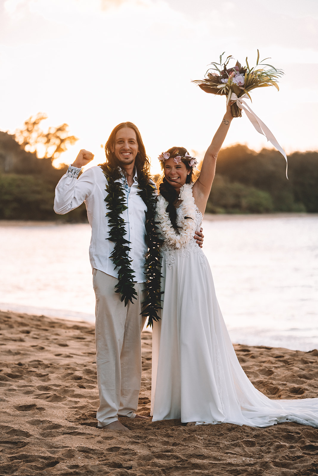 Kaua'i Helicopter Elopement & Intimate Beach Cermony Kaua'i Helicopter Elopement & Intimate Beach Cermony