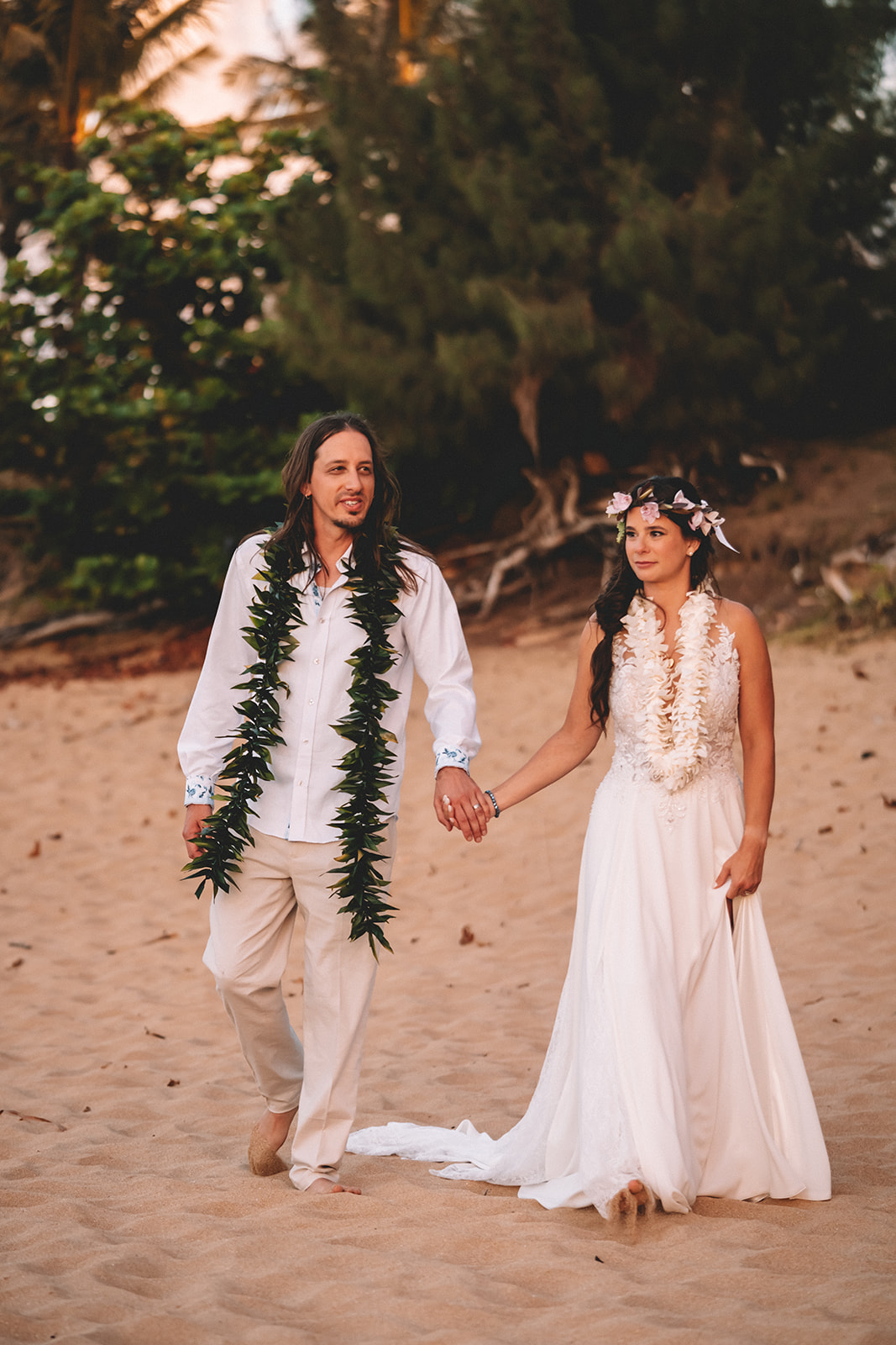Kaua'i Helicopter Elopement & Intimate Beach Cermony Kaua'i Helicopter Elopement & Intimate Beach Cermony