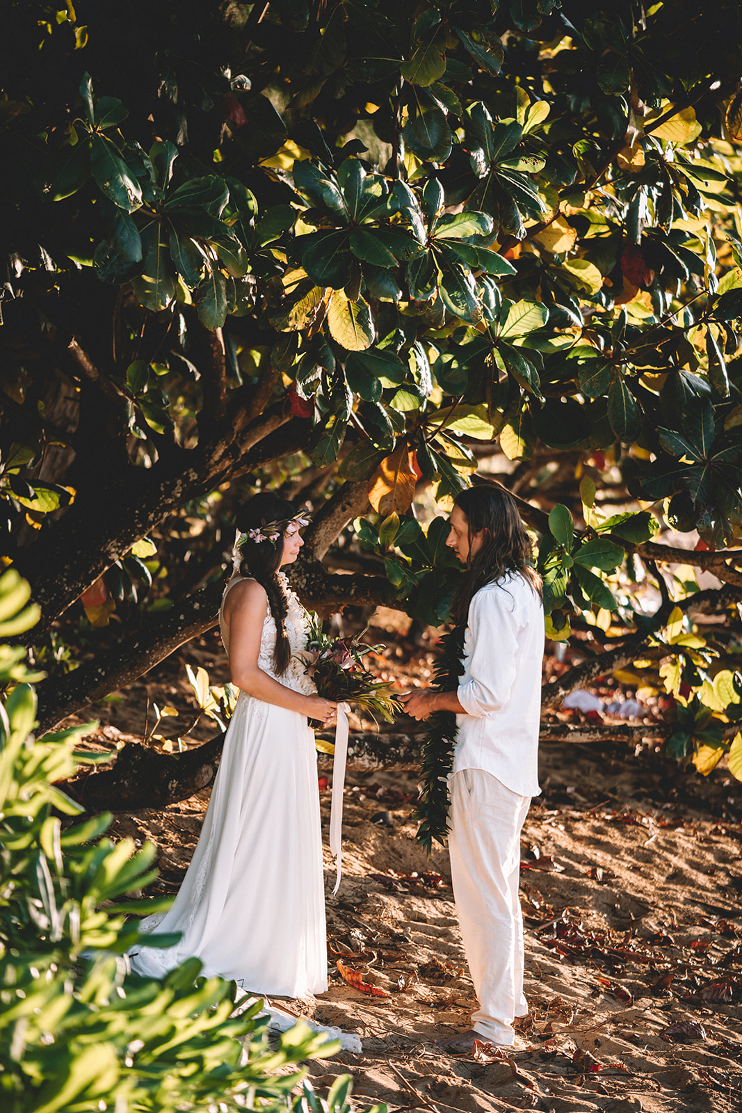 Kaua'i Helicopter Elopement & Intimate Beach Cermony Kaua'i Helicopter Elopement & Intimate Beach Cermony