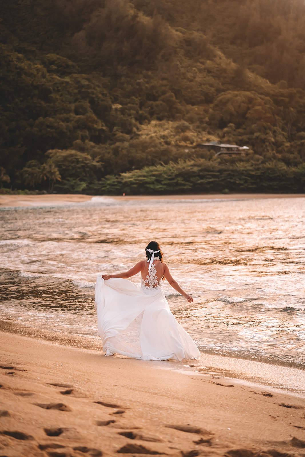 Kaua'i Helicopter Elopement & Intimate Beach Cermony Kaua'i Helicopter Elopement & Intimate Beach Cermony