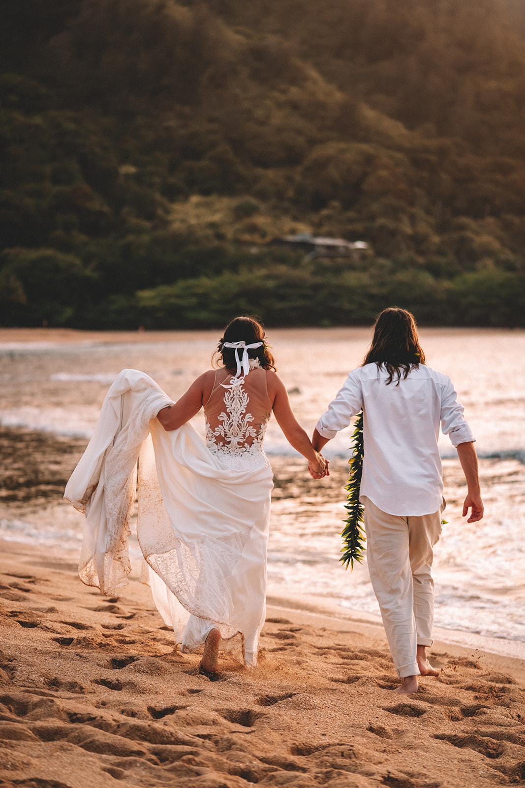 Kaua'i Helicopter Elopement & Intimate Beach Cermony Kaua'i Helicopter Elopement & Intimate Beach Cermony
