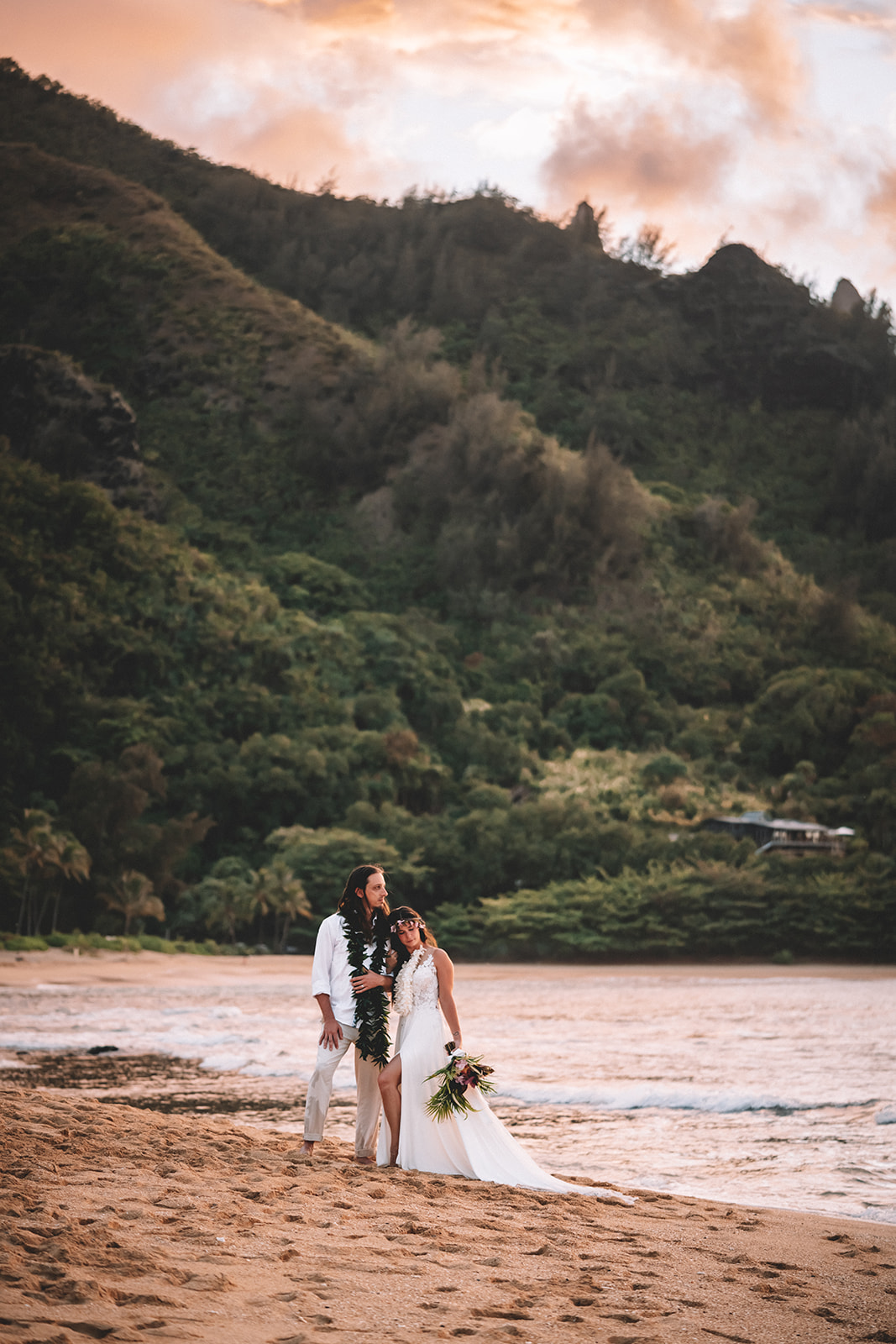 Kaua'i Helicopter Elopement & Intimate Beach Cermony Kaua'i Helicopter Elopement & Intimate Beach Cermony