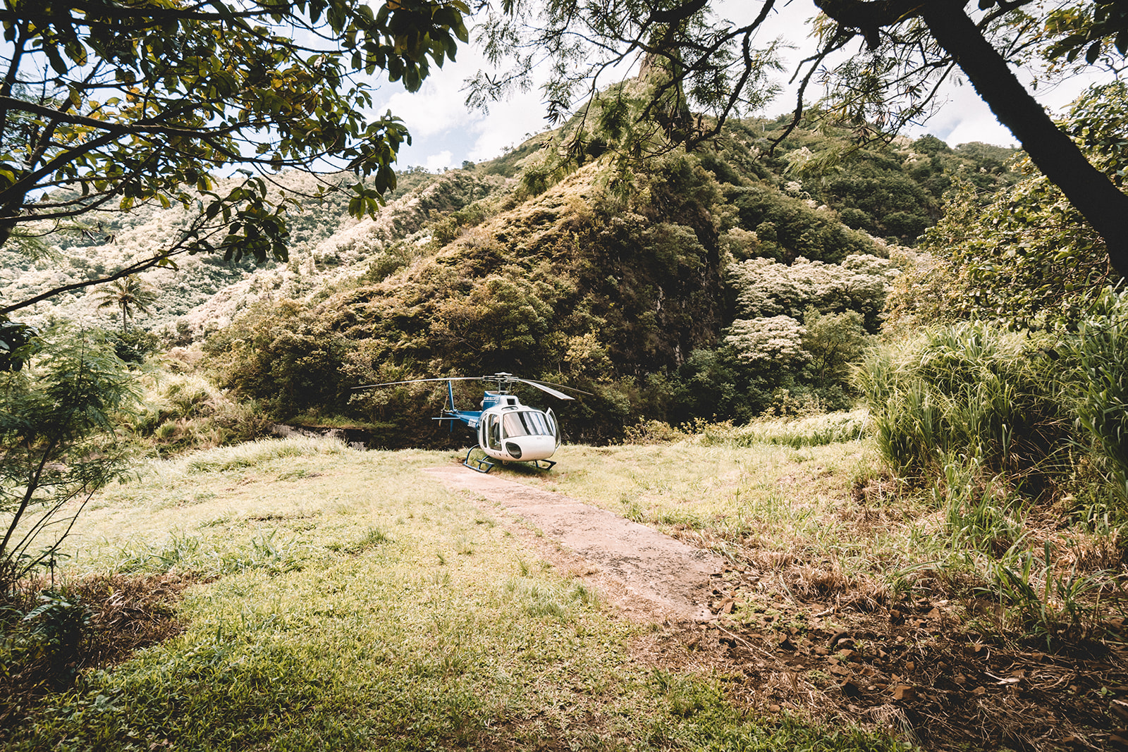 Kaua'i Helicopter Elopement & Intimate Beach Cermony Kaua'i Helicopter Elopement & Intimate Beach Cermony