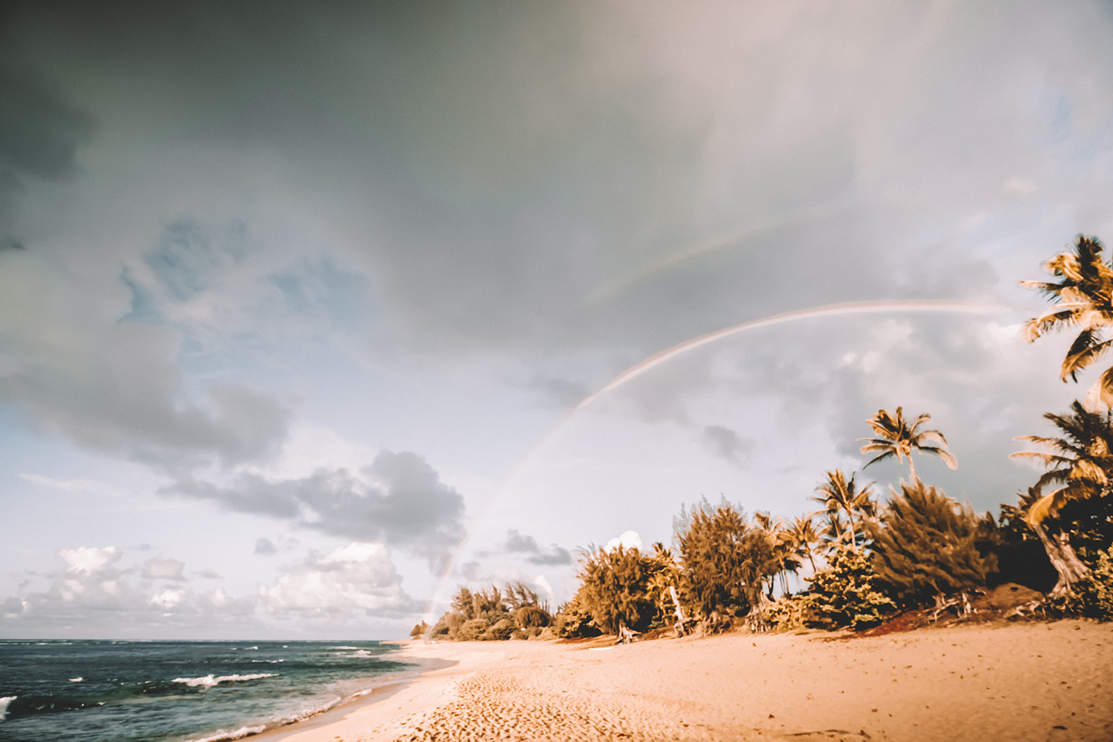 Kaua'i Helicopter Elopement & Intimate Beach Cermony Kaua'i Helicopter Elopement & Intimate Beach Cermony