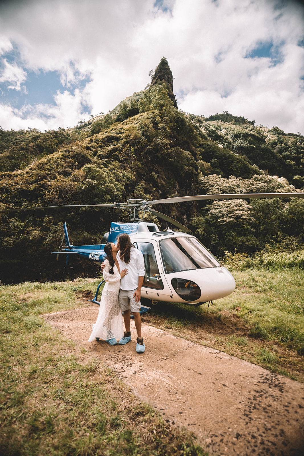 Kaua'i Helicopter Elopement & Intimate Beach Cermony Kaua'i Helicopter Elopement & Intimate Beach Cermony