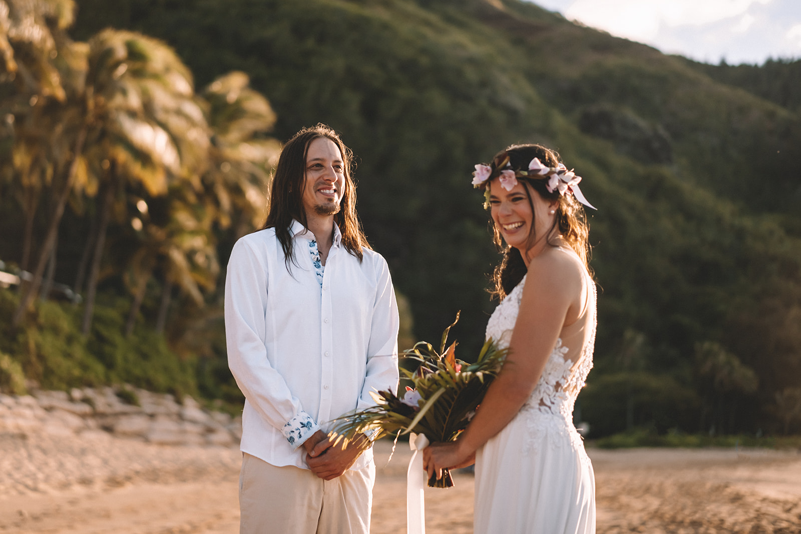 Kaua'i Helicopter Elopement & Intimate Beach Cermony Kaua'i Helicopter Elopement & Intimate Beach Cermony