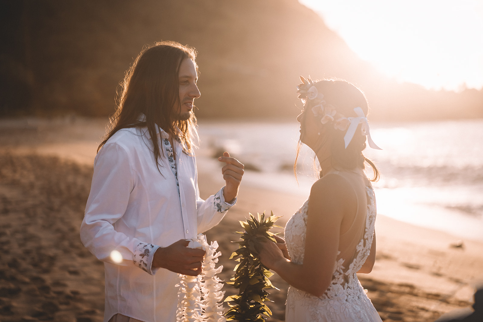 Kaua'i Helicopter Elopement & Intimate Beach Cermony Kaua'i Helicopter Elopement & Intimate Beach Cermony