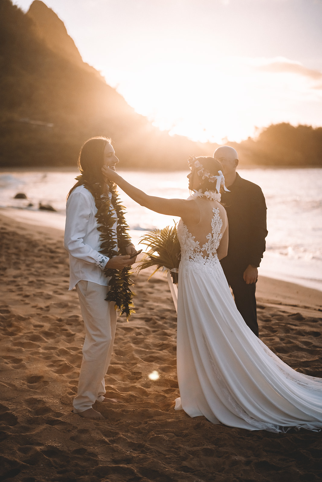 Kaua'i Helicopter Elopement & Intimate Beach Cermony Kaua'i Helicopter Elopement & Intimate Beach Cermony