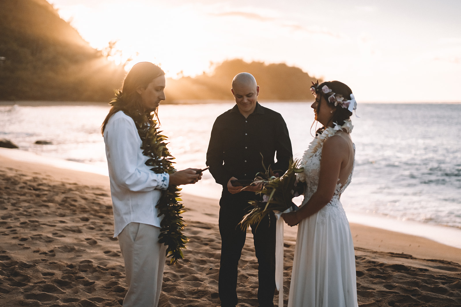 Kaua'i Helicopter Elopement & Intimate Beach Cermony Kaua'i Helicopter Elopement & Intimate Beach Cermony