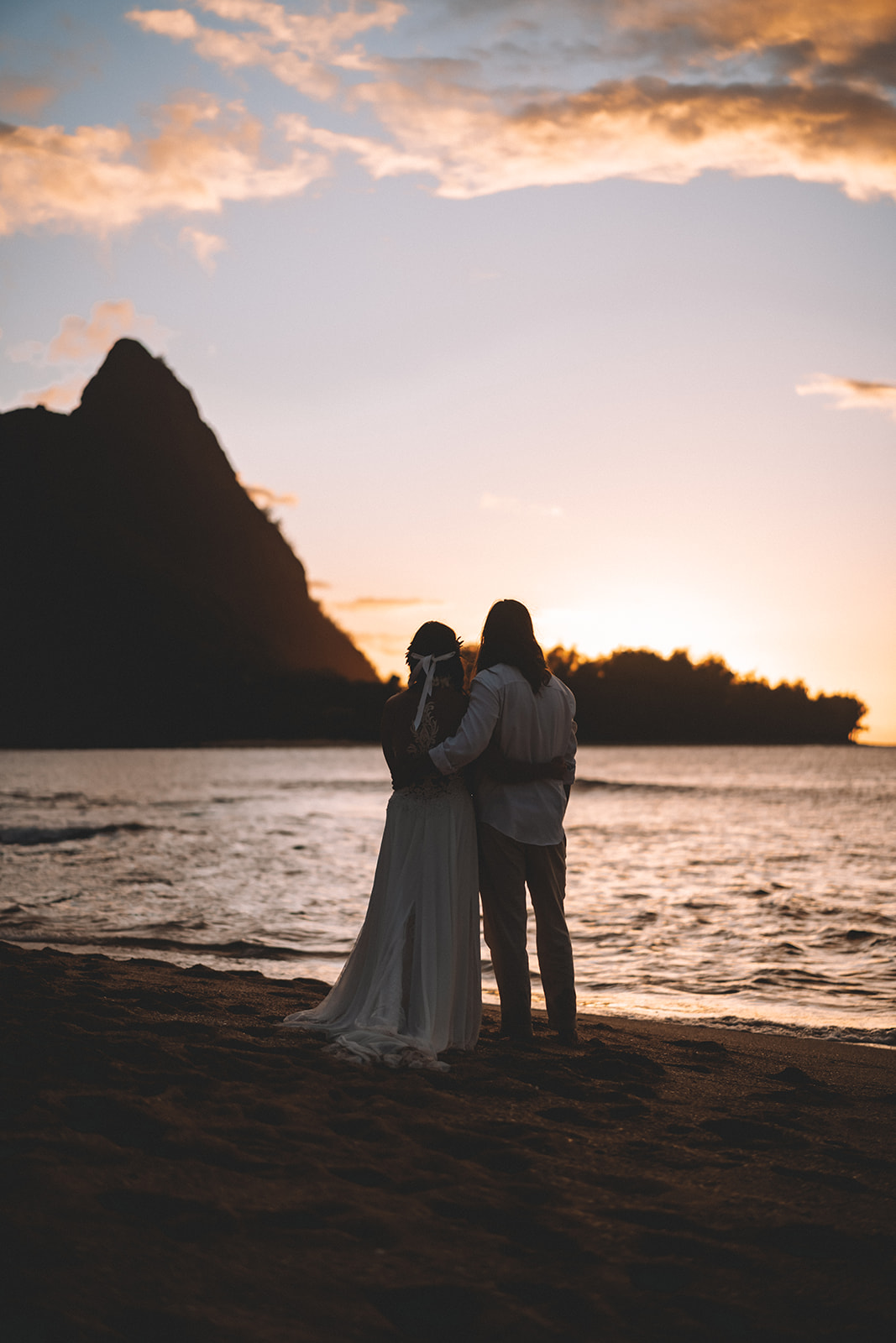 Kaua'i Helicopter Elopement & Intimate Beach Cermony Kaua'i Helicopter Elopement & Intimate Beach Cermony