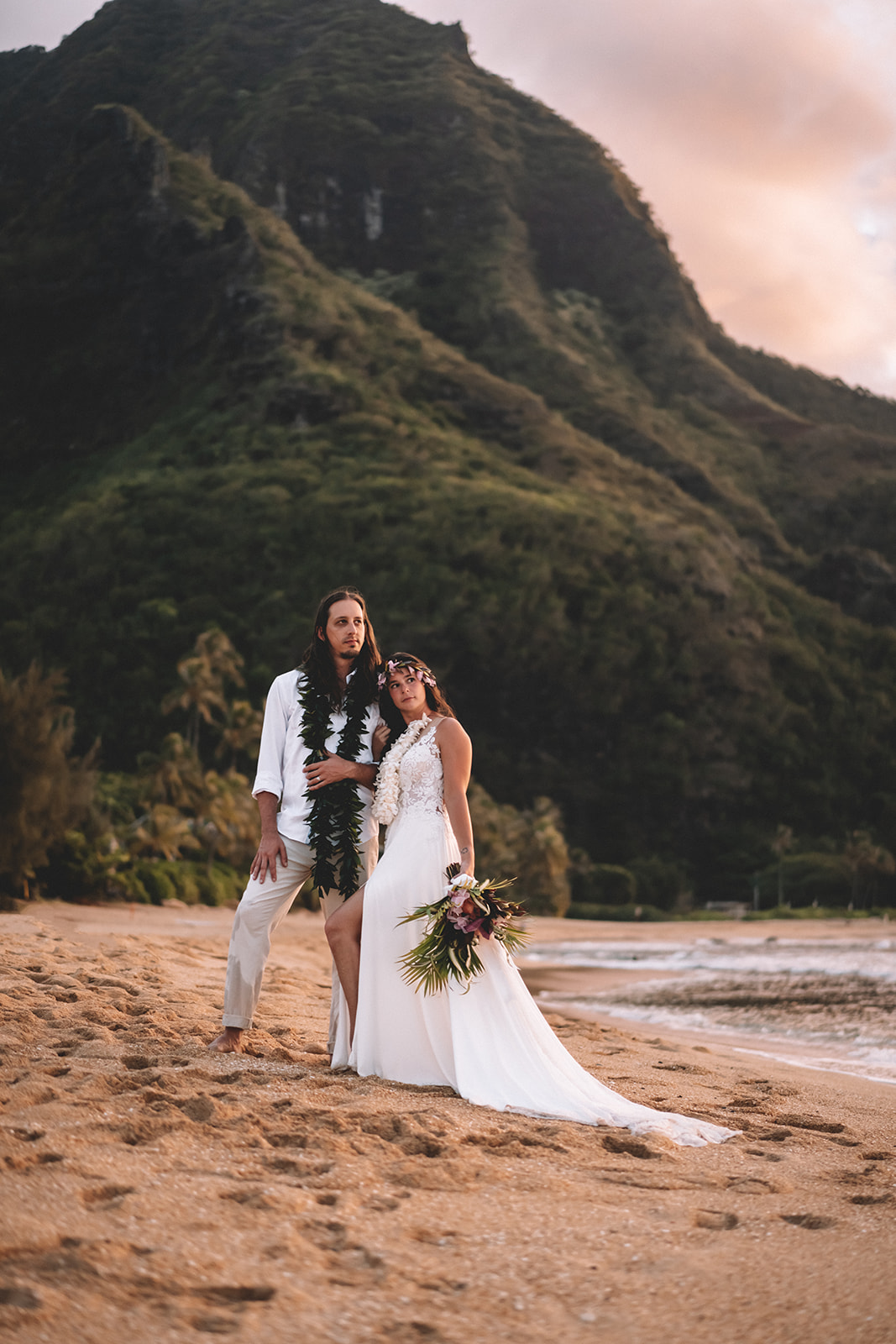 Kaua'i Helicopter Elopement & Intimate Beach Cermony Kaua'i Helicopter Elopement & Intimate Beach Cermony