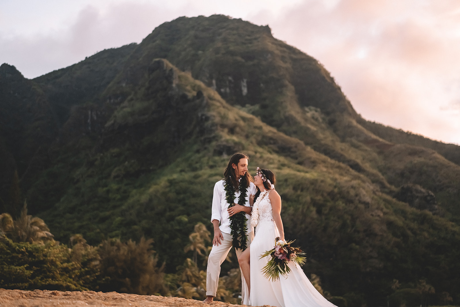 Kaua'i Helicopter Elopement & Intimate Beach Cermony Kaua'i Helicopter Elopement & Intimate Beach Cermony