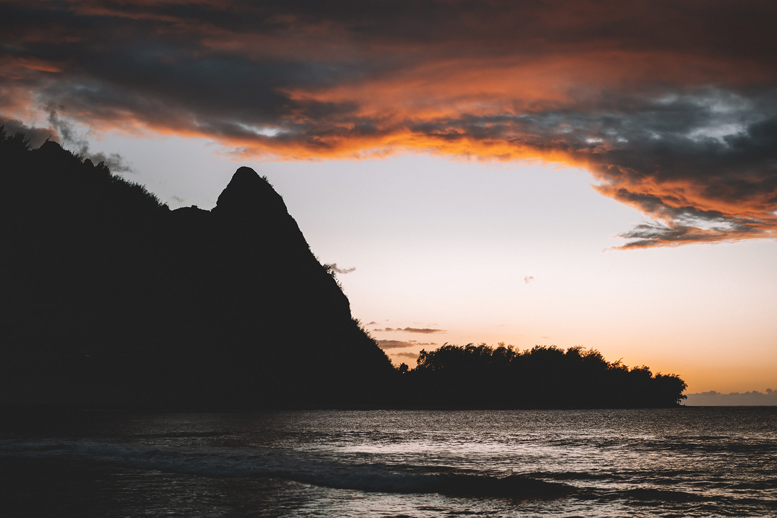 Kaua'i Helicopter Elopement & Intimate Beach Cermony Kaua'i Helicopter Elopement & Intimate Beach Cermony