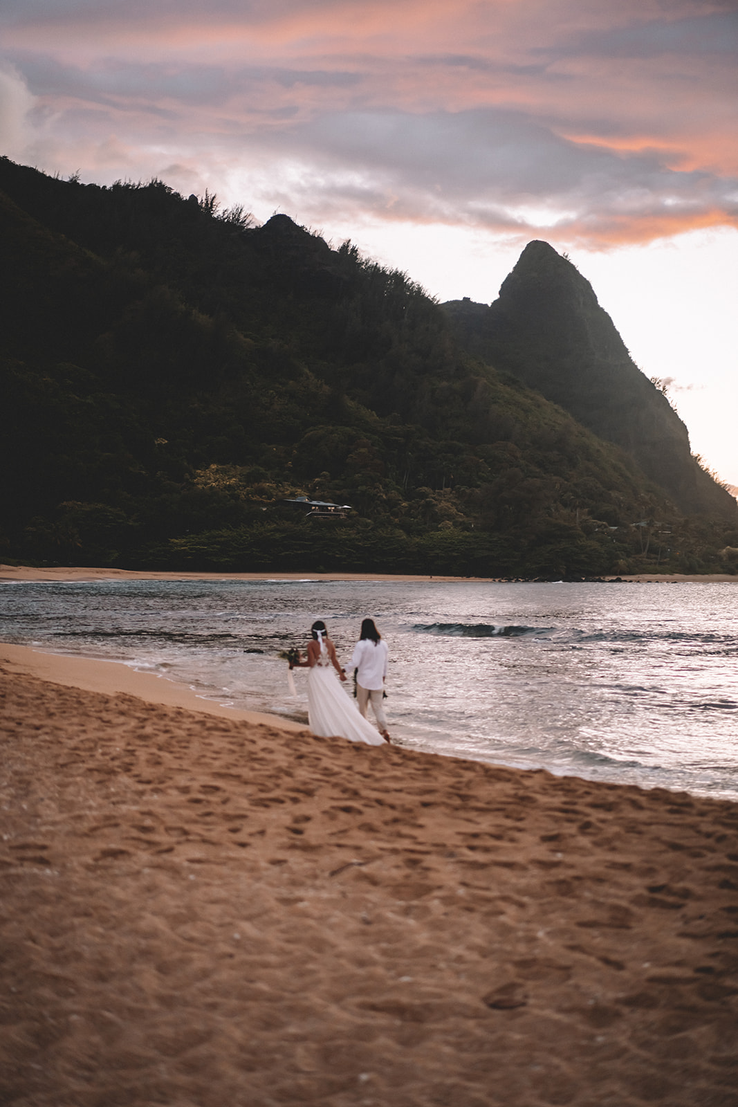 Kaua'i Helicopter Elopement & Intimate Beach Cermony Kaua'i Helicopter Elopement & Intimate Beach Cermony